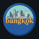 Bangkok Thailand Vintag City Skyline City City Magnet<br><div class="desc">Vintages und retro City Design mit wunderschöner Skyline, touristischer Attraktion und Stadtbild. Cooler Wolkenkratzer und Gebäude Silhouette Illustrationen für Touristen und Reisende. Ideal als Souvenir, um Zuhause zu bringen, wenn Sie durch die Welt reisen. Rett die Erinnerung an deine Reise und Ferien mit Familie und Freunden. Die Hintergrundfarbe kann auf...</div>