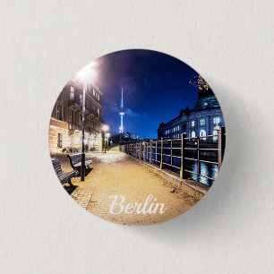 Bänke bei Spree in Berlin, Deutschland Button
