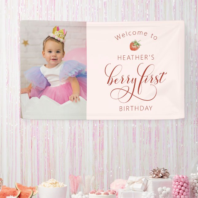 Bannière d'anniversaire de Pink Berry (Pink Berry First Birthday Welcome Banner by Painted Paperie
)