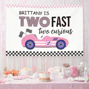 Bannière d'anniversaire de voiture de course rose