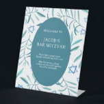 Bar Bat Mitzvah Jewish Wedding Botanicals Custom Sockelschild<br><div class="desc">Perfektes individuelles Zeichen für eine Fledermausmitzvah, Bar mitzvah oder andere jüdische Feier! Handgemachte Aquarellkunst für Sie! Vollständig anpassbar! Klicken Sie auf "Personalisieren" oben, um den Text zu bearbeiten. Klicken Sie auf "Bearbeiten mit dem Design-Tool", um die Schriftart, Farben und Platzierungen anzupassen und das Design auf der Rückseite zu löschen, wenn...</div>