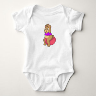Bär bei Fitness mit Übungsball.PNG Baby Strampler