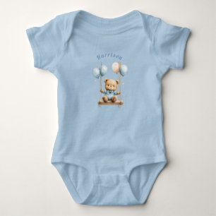 Bär in Blau auf Schaukel mit Ballons Baby Strampler