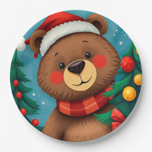 Bär in Santa-Mütze zwischen Weihnachtsbäumen Pappteller