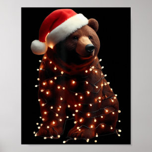 Bär mit Weihnachtsmannmütze und Weihnachtslicht We Poster