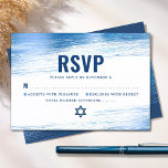 Bar Mitzvah Bold Modern Navy Typografie Blue Foil RSVP Karte<br><div class="desc">Seien Sie stolz, freuen Sie sich und feiern Sie diesen Meilenstein Ihres Lieblings-Bar Mitzvah mit dieser coolen, einzigartigen, modernen, personalisierten UAWG Insert-Karte für Ihre Veranstaltung! Metallische, hellblaue Pinselstriche aus der Folie, gewagte, marineblaue Typografie und Star of David überlagern einen einfachen, weißen Hintergrund. Personalisieren Sie den benutzerdefinierten Text mit dem Datum...</div>