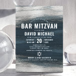 Bar Mitzvah Charcoal Gray Silver Foil Bold modern Einladung<br><div class="desc">Seien Sie stolz, freuen Sie sich und präsentieren Sie diesen Meilenstein Ihres Lieblings-Bar Mitzvah! Versenden Sie diese coole, einzigartige, moderne, personalisierte Einladung für eine Veranstaltung, an die Sie sich erinnern können. Metallische silberne Pinselstriche und Stern von David, zusammen mit fett-weißer Typografie, überlagern einen reichen, dunkelkohleblauen Farbhintergrund. Personalisieren Sie den benutzerdefinierten...</div>