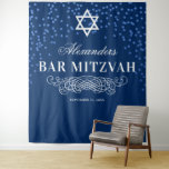 Bar Mitzvah Foto Hintergrund Wandteppich<br><div class="desc">Personalisierte Bar mitzvah Foto Hintergrund Tapisserie mit einem stilvollen blauen Hintergrund,  Glitzer,  der Stern des David-Symbols,  den Namen der Kinder und Datum.</div>