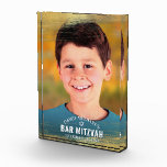 Bar Mitzvah Gold Brush Fett Moderne Typografie Fotoblock<br><div class="desc">Seien Sie stolz, freuen Sie sich und präsentieren Sie diesen Meilenstein in Ihrem Lieblings-Bar Mitzvah mit diesem coolen, einzigartigen, modernen, personalisierten, kundenspezifischen Foto Block! Metallische Imitate goldene Pinselstriche und Star of David, zusammen mit fett-weißer Typografie, überlagern das Foto Ihrer Wahl. Personalisieren Sie den benutzerdefinierten Text mit dem Namen und dem...</div>