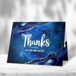 Bar Mitzvah Modern Blue Agate Watercolor Script Dankeskarte<br><div class="desc">Vergewissern Sie sich, dass Ihr Lieblings-Bar Mitzvah zeigt seine Wertschätzung für alle, die seine Meilenstein-Veranstaltung unterstützt! Versenden Sie diese coole, einzigartige, moderne, personalisierte Dankeschön-Karte. Die Typografie der weißen Schrift und der Stern von David überlagern einen tiefblauen, galaxischen Aquarellhintergrund mit marineblau akzentuiert mit Imitaten silbernen Venen. Ein weiterer Stahlblau und ein...</div>