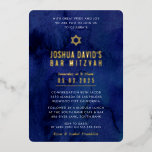 BAR MITZVAH Modernste dunkelblaue Aquarellfarbe Folieneinladung<br><div class="desc">durch kat massard Moderne Einladung mit "glänzender Goldfolie" für die MITZVAH Kinderfeier. Einfach die Vorlage selbst aktualisieren E-Mail-Adresse für passende Elemente und alternative Farbschemas - kat@simplysweetpaperie.com</div>