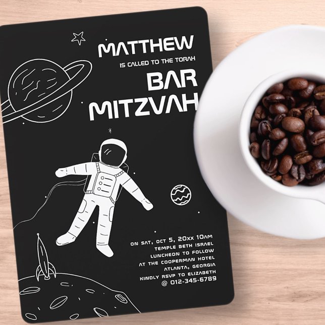 Bar Mitzvah Schwarz und Weiß Moderner Astronaut Einladung (Von Creator hochgeladen)