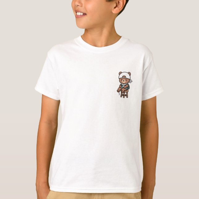 Bär sitzt auf Holzhocker Kinder T-Shirt (Vorderseite)