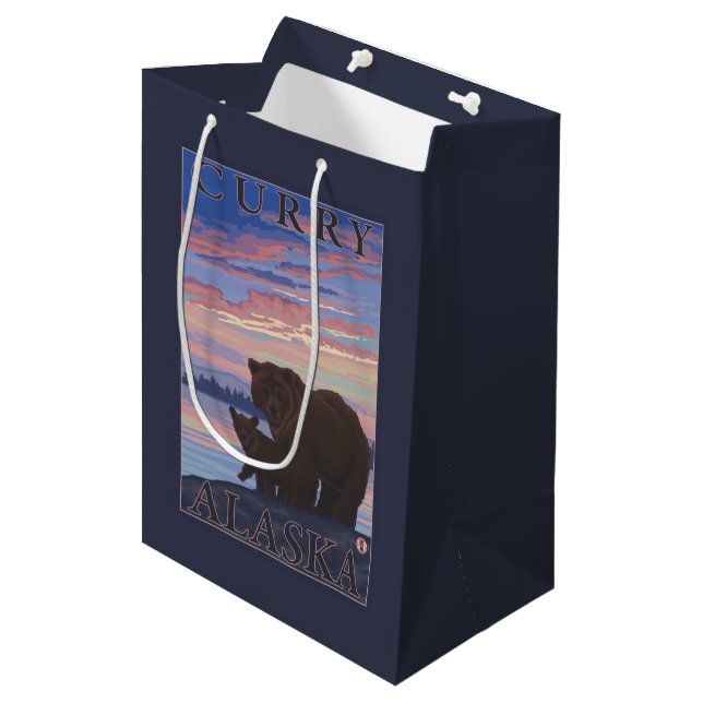 Bär und CUB - Curry, Alaska Mittlere Geschenktüte (Vorderseite Schrägansicht)