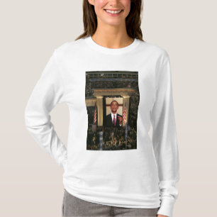 Barak Obama spricht am gestern Abend von T-Shirt