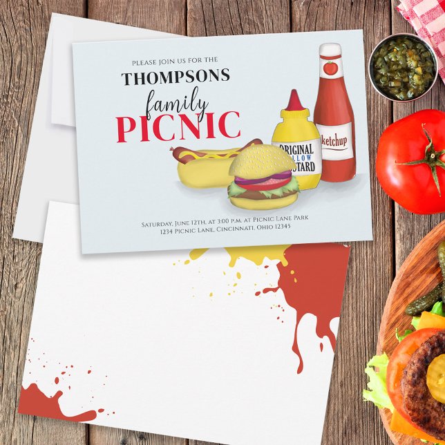 Barbeque Family Wiedersehen Lässig Picnic Hamburge Einladung (BBQ invitation with Family picnic wording and hand-drawn hamburgers and hotdogs. )