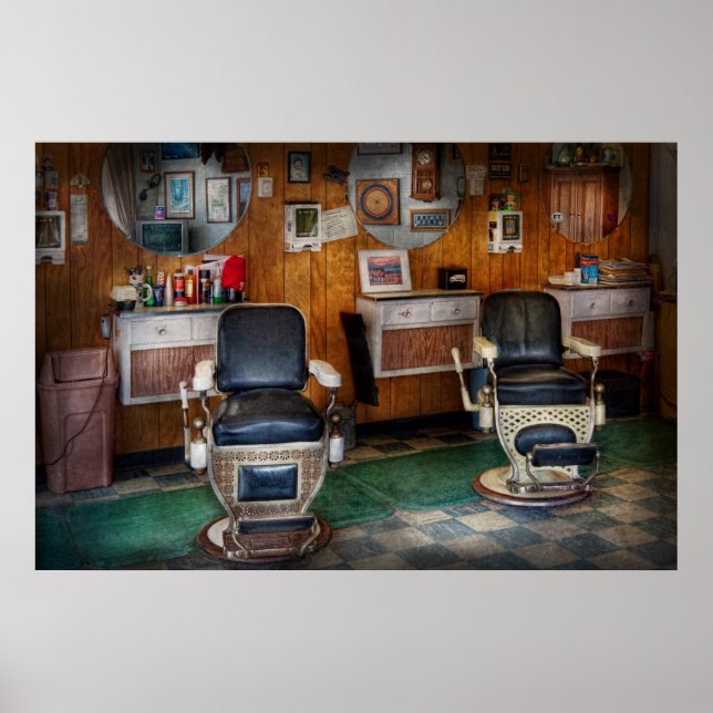 Barber - Frankreich, NJ - Zwei alte Friseurstühle Poster (Vorne)