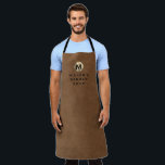 Barbername Brown Suede Gold Monogramm Schürze<br><div class="desc">Die berufliche Schürze zeichnet sich durch ein modernes Design aus, das auf braunem Wildleder-Hintergrund mit einem goldfähigem, gebürstetem Metallic-Emblem aus.</div>