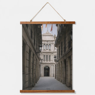 Barcelona Passage — Minimales Licht Wandteppich Mit Holzrahmen