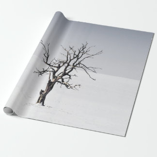 BARE BAUM INMITTEN DES SCHNEES GESCHENKPAPIER
