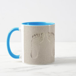 Barefoot Prints in Beach Sand Tasse