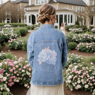 Barely Blue Peonies und rosa Schmetterlinge Jeansjacke