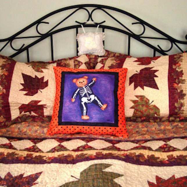 Bärenknochen Halloween Kissen (Von Creator hochgeladen)