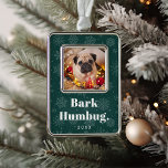 Bark Humbug | Foto für Haustiere Rahmen-Ornament Silber<br><div class="desc">Adorable Weihnachtsschmuck zeigt ein beliebtes Foto Ihres Haustieres mit der Beschriftung "Barkegel" unter einem weißen Retrosatz auf einem waldgrünen Hintergrund mit tonalen Schneeflocken. Personalisieren Sie sich mit dem Jahr unten.</div>