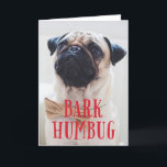 Bark Humbug Niedlicher Welpenhund | Foto für Feier Feiertagskarte<br><div class="desc">Diese moderne, geklappte Urlaubsfoto-Karte mit dem Thema "Rinde humbug" ist ein weißer, weißer Gruß über einem Foto, das an den Rändern geblutt ist. Es ist das perfekte skurrile Design für jeden Hundefreund! Es funktioniert sehr gut mit farbigen oder schwarz-weißen Fotos. Tipp: Auf der Innenseite können Sie eine Textgrattung oder Nachricht...</div>