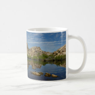 Barker Dam Reflexion bei Joshua Tree I Kaffeetasse
