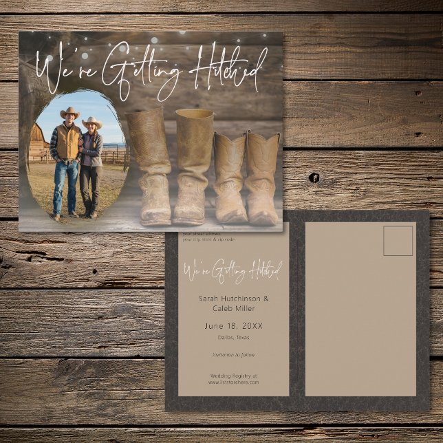 Barn & Boots Rustic Cowboy Photo Save the Date Ankündigungspostkarte (Barn & Boots Rustic Cowboy Photo Save the Date Announcement Postcard)