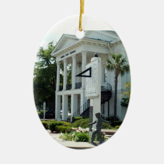 Barnwell Gericht und Sundial Keramik Ornament