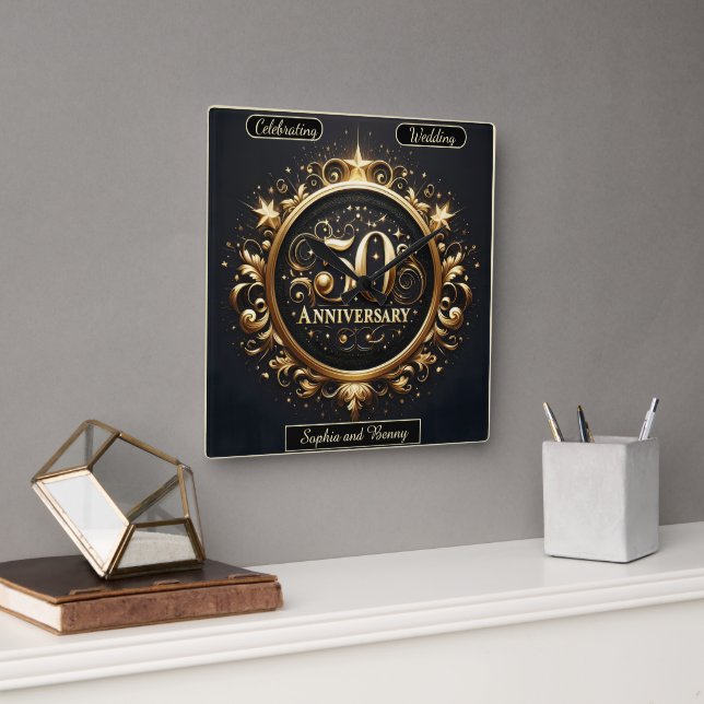 Barockgold: 50-jähriges Celebration Design Quadratische Wanduhr (Büro)