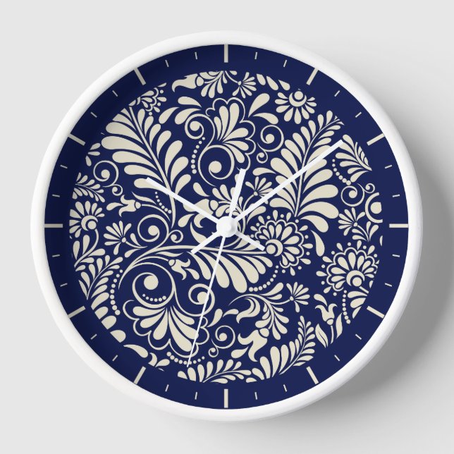 Barockstil der Wanduhr (Vorderseite)