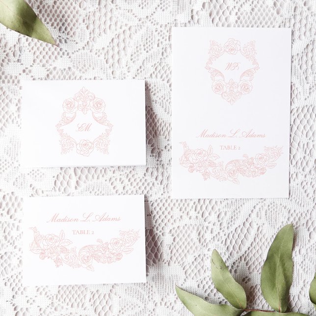Baroque Dusty rose Élégante Carte de nom pliable (foldable escort card with blush pink romantic rococo elements and a monogram crest)