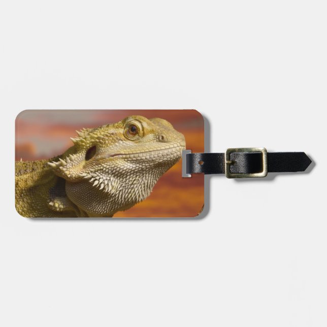 Bärtiger Drache (Pogona Vitticeps) auf Gepäckanhänger (Vorderseite horizontal)