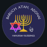 BARUCH ATAH ADONAI | Hanukkah Blessings Runder Aufkleber<br><div class="desc">Stilvolle, moderne HANUKKAH Aufkleber. Design zeigt ein goldfarbenes MENORAH mit bunten DAVID STAR und silbergrauer DREIDEL. Oben steht gebogener Text, der BARUCH ATAH, ADONAI (Gesegnet bist du, o Gott) sagt und unter dem Text steht HANUKKAH BLESSINGS. ALL TEXT IST KUNDENBAR, sodass Sie mit Ihrer eigenen Auswahl an Gruß und Text...</div>