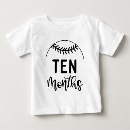 Baseball Baby Milestone - zehn Monate T-shirt
