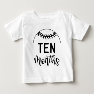 Baseball Baby Milestone - zehn Monate T-shirt