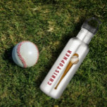 Baseball-Ball-Personalisierter Name oder Monogramm Edelstahlflasche<br><div class="desc">Geben Sie einfach Ihren Namen oder Ihre Initialen in das Feld ein,  das zur Personalisierung dieses Baseballabspielers,  Coach oder Lüfterflaschen bereitgestellt wird. Wenn Sie Hilfe bei diesem Design benötigen,  schicken Sie uns bitte eine E-Mail an info@holidayheartsdesigns.com und wir helfen Ihnen gerne,  wann immer möglich.</div>