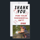 Baseball Birthday Foto Kids Dankeskarte<br><div class="desc">Baseball Geburtstag Dankeschön Karte mit Foto, vielen Dank Nachricht, Name und Baseball Bälle. Die Karte ist in den Farben Weiß, Rot und Schwarz. Auf der Rückseite der Karte befindet sich ein Baseball mit einem Namen. Foto Dankeschön Karte - Fügen Sie Ihre Kinder Foto in die Vorlage. Personalisieren Sie die Karte...</div>