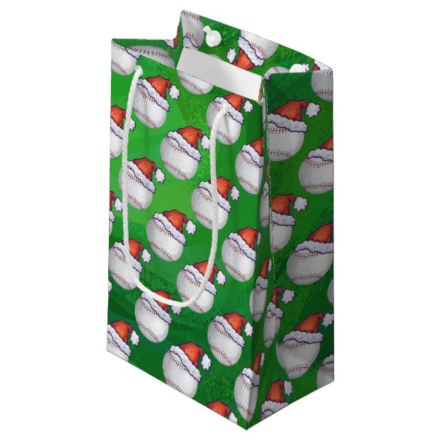 Baseball im Weihnachtsmannmütze-Muster auf Grün Kleine Geschenktüte (Vorderseite Schrägansicht)