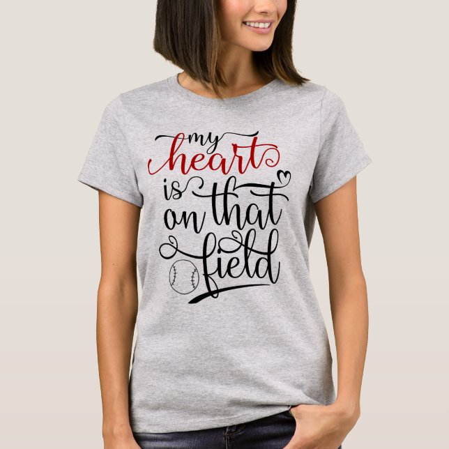 Baseball-Mama - "Mein Herz ist auf diesem Feld" T-Shirt (Vorderseite)