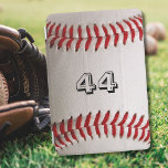 Baseball mit benutzerdefinierbarer Nummer iPad Mini Hülle<br><div class="desc">Ein Makrofoto eines nagelneuen Baseballs mit roter Naht. Perfektes Geschenk für den Baseball- oder Softball-Sportfan.</div>