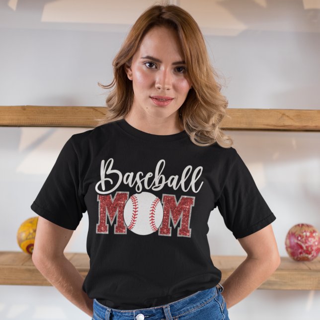 Baseball Mom cute bright red text T-Shirt (Von Creator hochgeladen)