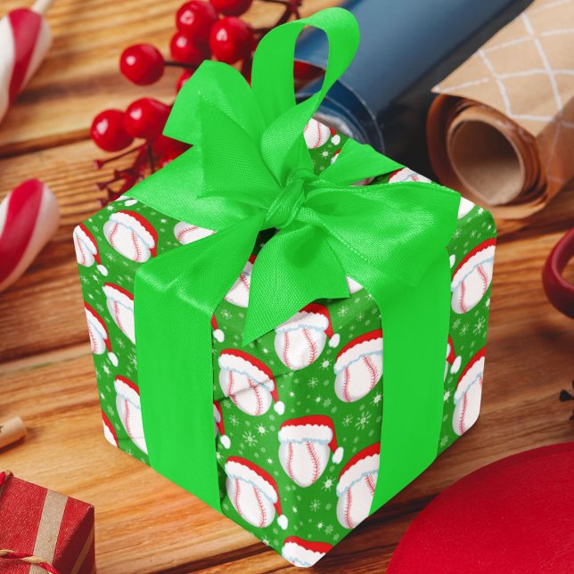 Baseball trägt Hut und Schneeflocken grün Geschenkpapier (Von Creator hochgeladen)