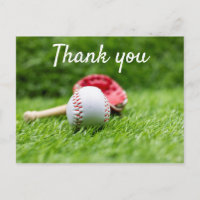 Baseball und Fledermaus sind auf grünem Gras. Dank