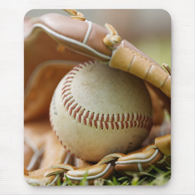 Baseballhandschuh und Ball Mousepad (Vorne)