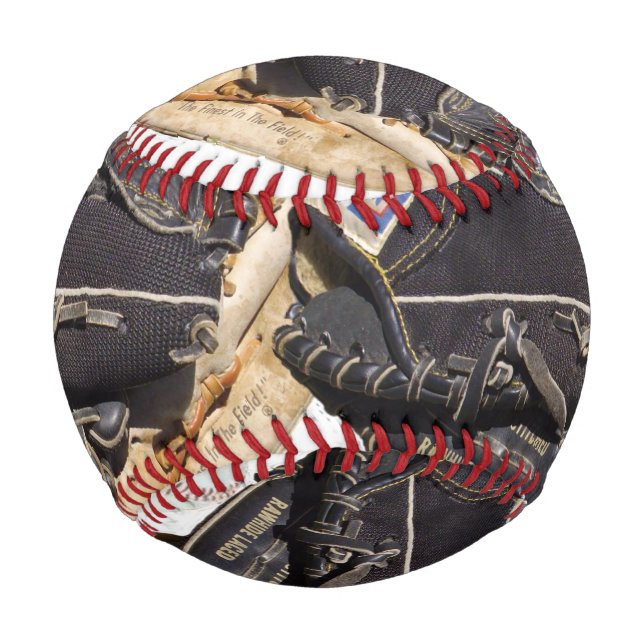 Baseballhandschuhe auf einem Personalisierten Base Baseball (Vorderseite)