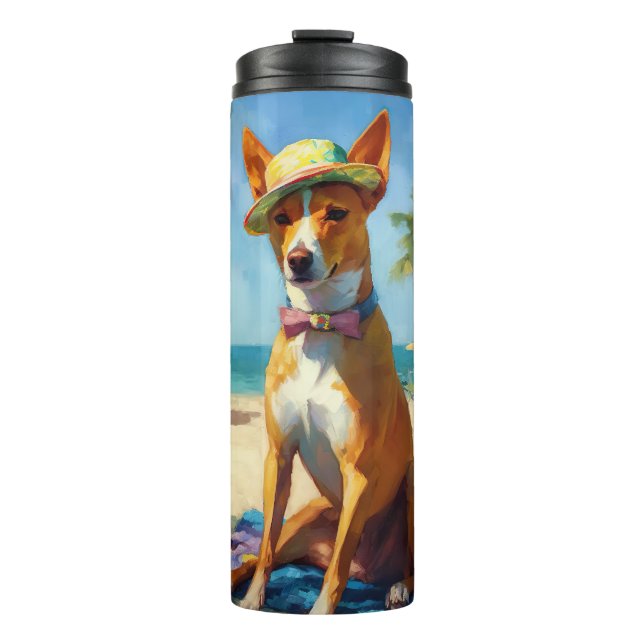 Basenji on Beach, Sommergeschenk für Hundefreunde Thermosbecher (Vorderseite)